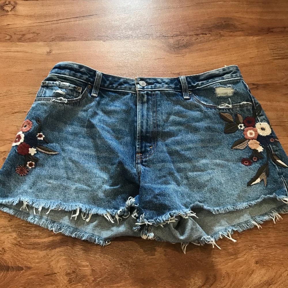 Abercrombie & Fitch High Rise Short